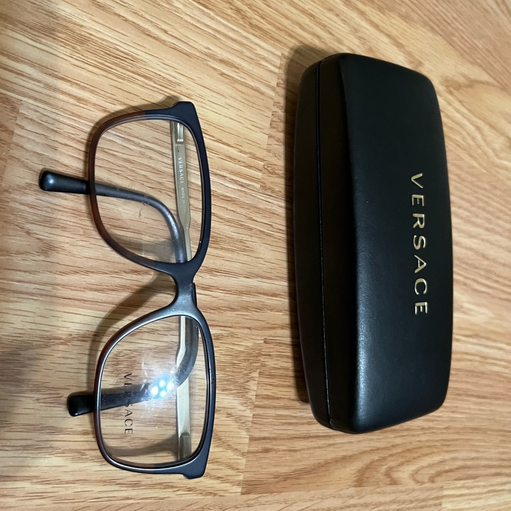 2 pairs Unisex Versace glasses 1 Versace case